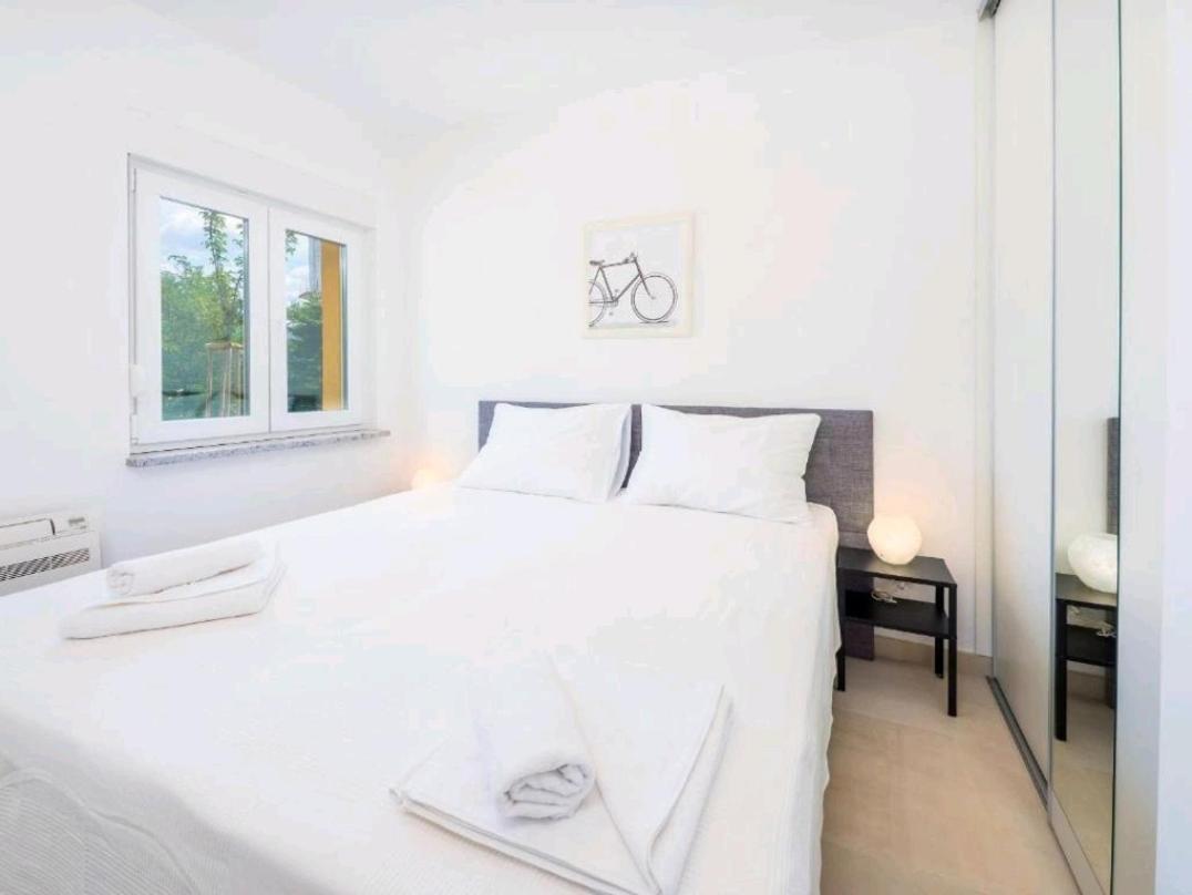 Adriatico Apartment Omisalj Ngoại thất bức ảnh